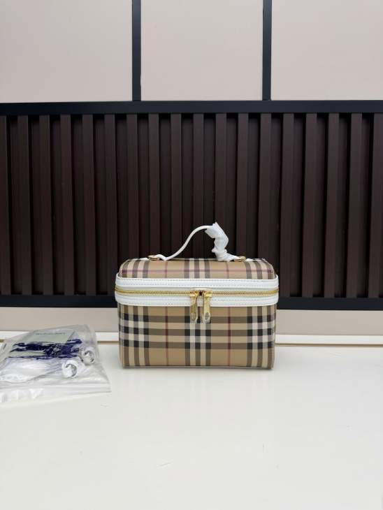 Picture of Burberry Handbags _SKUfw229782294fw
